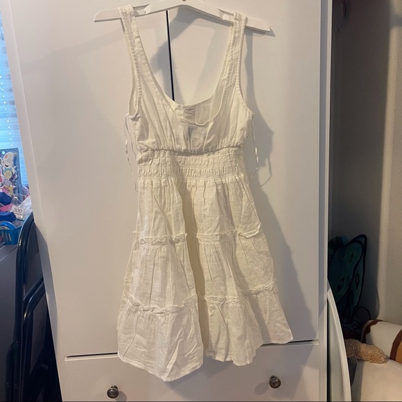 urban outfitters (uo) hailey white tiered mini dress nwt - Picture 3 of 3